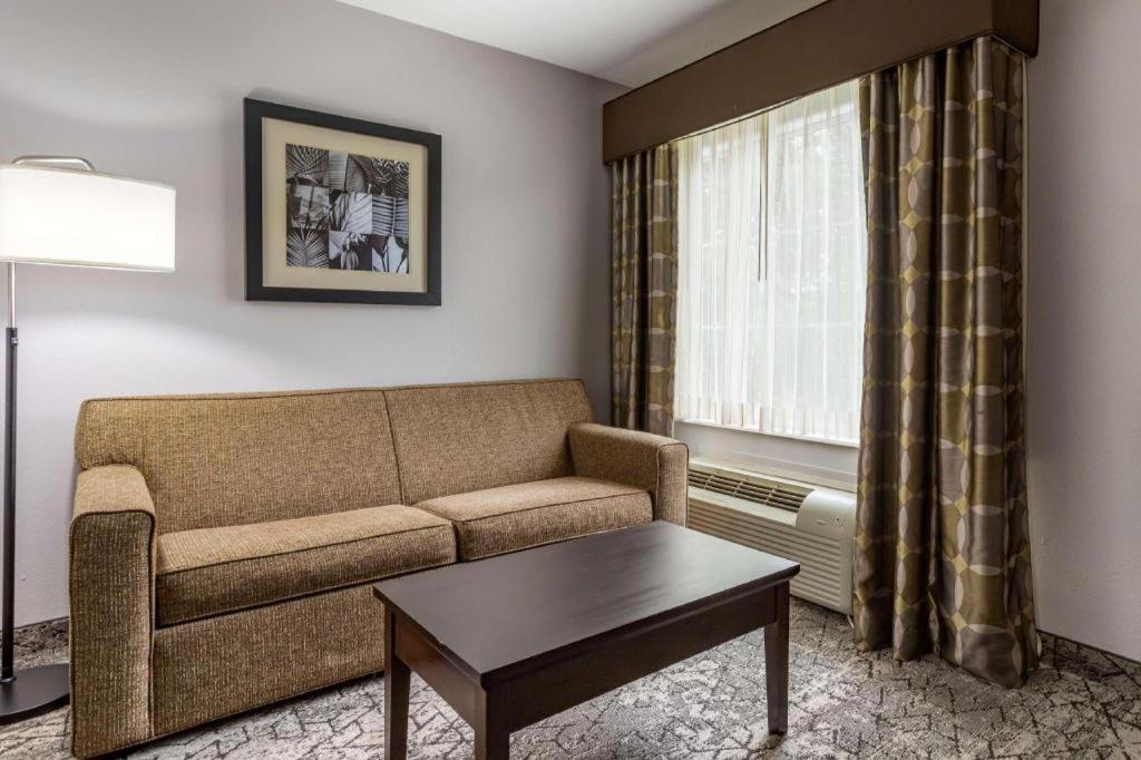 Best Western Oakdale Inn Exteriér fotografie