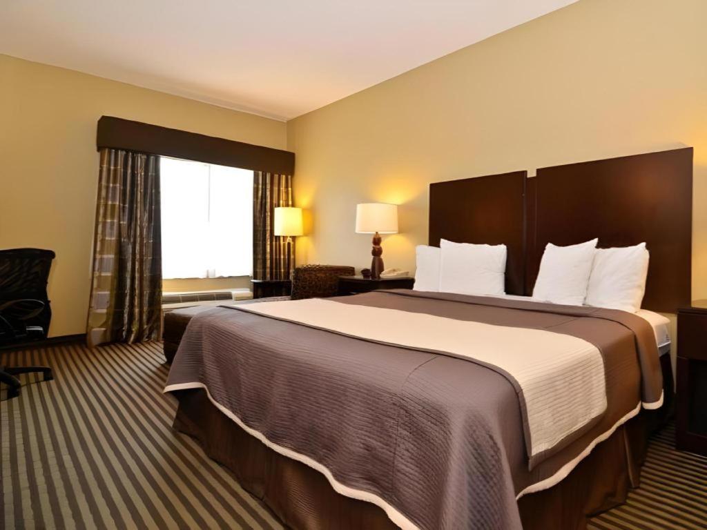 Best Western Oakdale Inn Exteriér fotografie